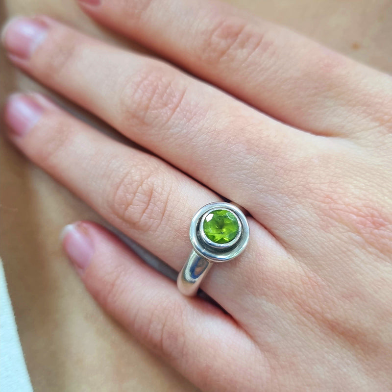 Anillo Peridoto baby