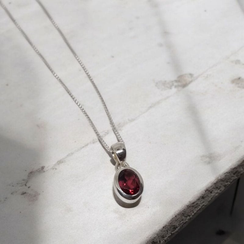 Colgante de Granate y Plata fina