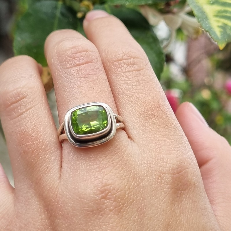 Anillo de Peridoto