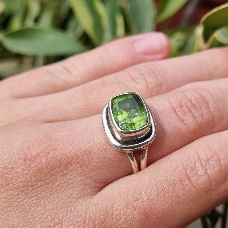 Anillo de Peridoto