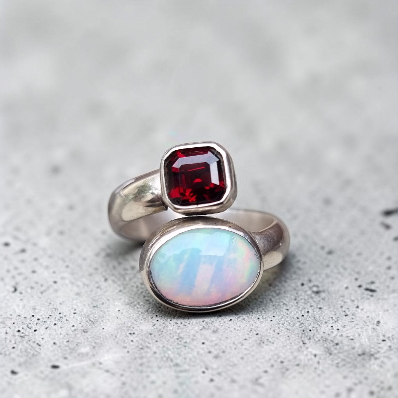 Anillo de Ópalo y Granate