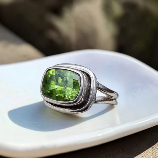 Anillo de Peridoto