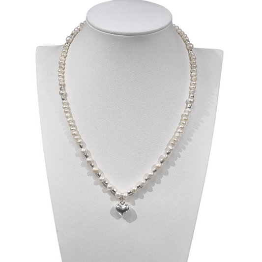 Collar de Perlas y dije corazón