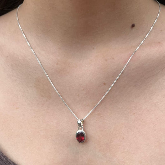 Colgante de Granate y Plata fina
