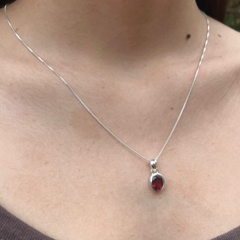 Colgante de Granate y Plata fina
