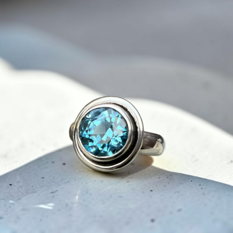 Anillo de Plata 950 y Topacio Swiss